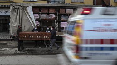 Chile muestra leve mejoría al bajar contagios en una semana