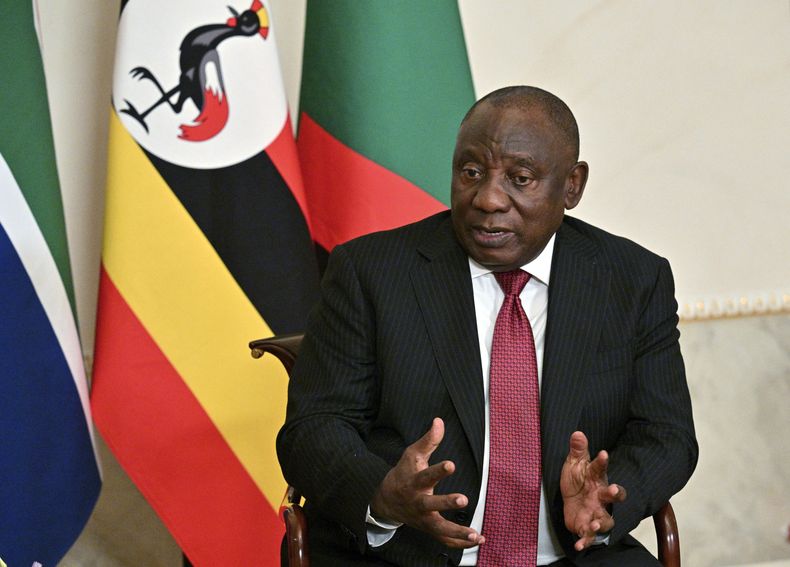 ARCHIVO - En esta fotografía proporcionada por la agencia RIA Novosti, el presidente sudafricano Cyril Ramaphosa, durante una reunión con su homólogo ruso Vladímir Putin, en San Petersburgo, Rusia, el 17 de junio de 2023. (Ramil Sitdikov/Photo host Agency RIA Novosti via AP)