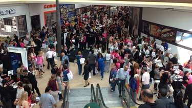 comercios abiertos: una realidad en el dia de las madres