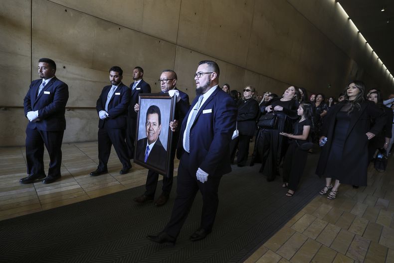 La foto del miércoles 6 de noviembre de 2024, muestra el funeral del mexicano Fernando Valenzuela, exlanzador de los Dodgers de Los Ángeles Robert Gauthier/Los Angeles Times via AP, Pool)