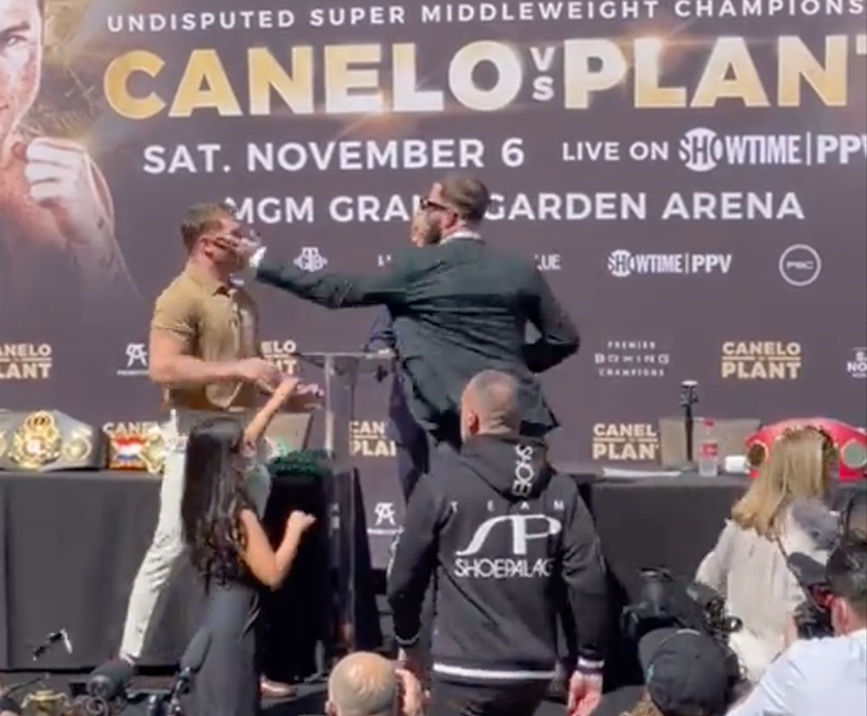 Saúl Canelo Álvarez y Caleb Plant.png