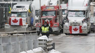 Trudeau defiende restricciones por COVID pese a protestas