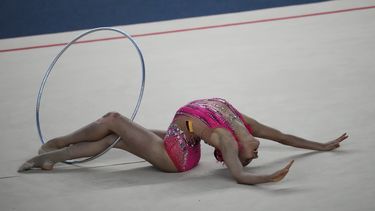 La colombiana Oriana Vinasc compite en la gimnasia rítimica, all-around individual, durante los Juegos Centroamericanos y del Caribe en San Salvador, el sábado 1 de julio de 2023 (AP Foto/Arnulfo Franco)