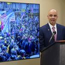 El fiscal federal para el Distrito de Columbia, Matthew Graves, habla sobre el asalto al Capitolio federal durante una presentación previa al tercer aniversario del hecho, el jueves 4 de enero de 2024, en Washington. (AP Foto/Susan Walsh)