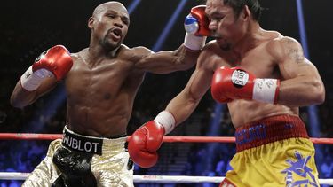 Multitud de nuevos miembros de Salón de la Fama del Boxeo