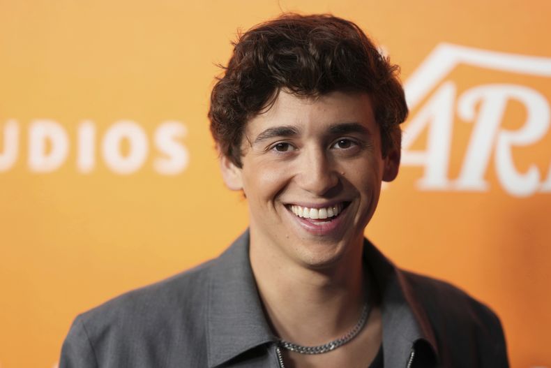 ARCHIVO - Marcello Hernández llega a Power of Young Hollywood de Variety el jueves 8 de agosto de 2024 en Los Ángeles. (Foto Jordan Strauss/Invision/AP, archivo)