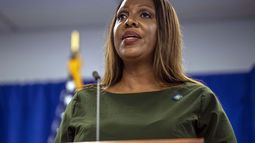 La fiscal general del estado de Nueva York Letitia James en conferencia de prensa en Nueva York el 21 de septiembre de 2022. (Foto AP /Brittainy Newman)