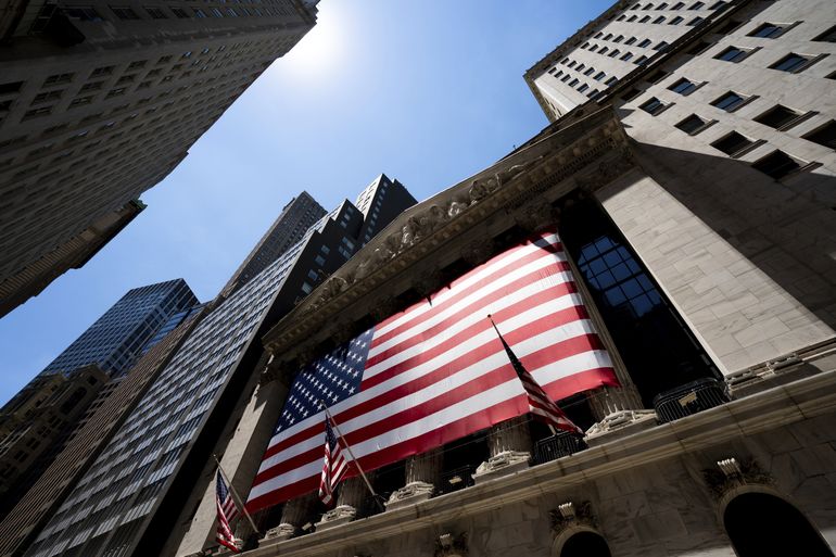 Wall Street abre a la baja, persiste pesimismo