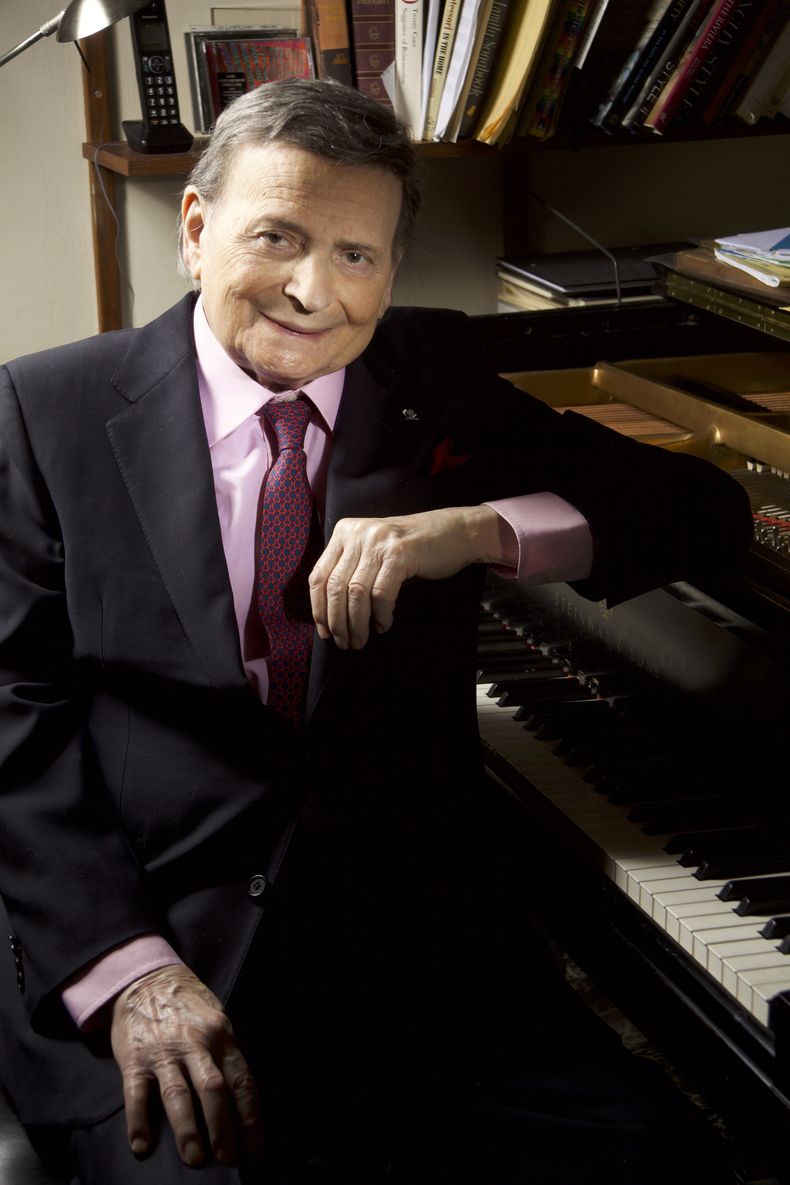 Esta fotografía sin fecha proporcionada por Maria Cooper Janis muestra al pianista Byron Janis, que falleció a los 95 años el jueves 14 de marzo de 2024 en un hospital de la ciudad de Nueva York. (Christian Steiner/Maria Cooper Janis vía AP)