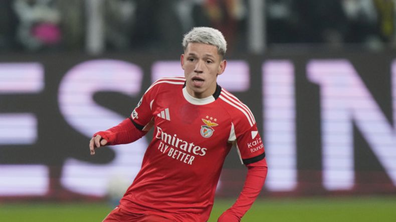 ARCHIVO - Gianluca Prestianni, el atacante argentino de Benfica, durante el partido contra la Juventus en la Liga de Campeones, el miércoles 21 de enero de 2026, en Turín. (AP Foto/Luca Bruno)