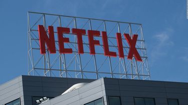 netflix se desploma mas de 30% tras anunciar una perdida masiva de los suscriptores