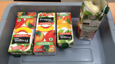 Envases de jugos de frutas que contenían cocaína líquida.