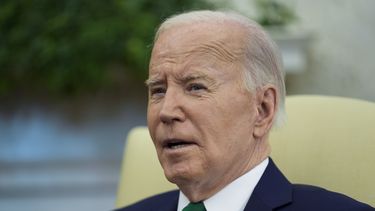 El presidente Joe Biden se reúne con el primer ministro irlandés Leo Varadkar en el Despacho Oval de la Casa Blanca, el viernes 15 de marzo de 2024 en Washington. (AP Foto/Evan Vucci)