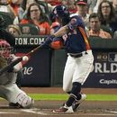 Altuve despierta con 3 hits y Astros empatan Serie Mundial