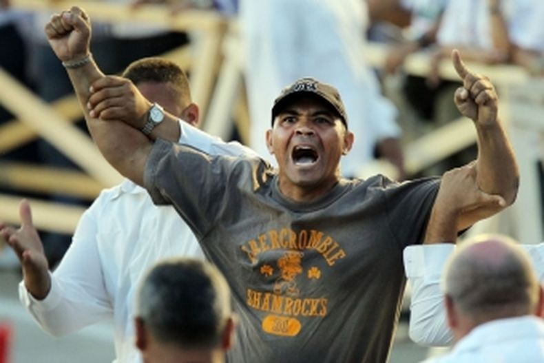 Llega a Miami el opositor cubano que gritó "abajo el comunismo" en la misa que el entonces papa Benedicto 16 ofició en Santiago de Cuba.