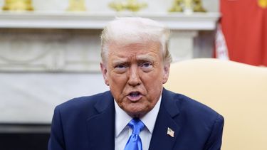 El presidente Donald Trump habla en una reunión con el rey Abdullah II de Jordania en la Oficina Oval de la Casa Blanca, el martes 1 de febrero de 2025, en Washington. (AP Foto/Alex Brandon)
