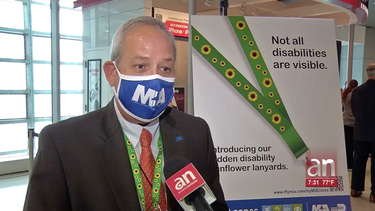 el aeropuerto internacional de miami amplia sus servicios para los viajeros con discapacidades