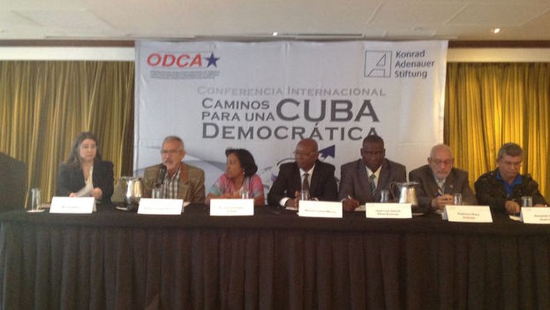 Buscando caminos para la democracia en Cuba.