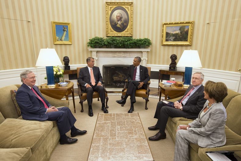 El presidente Barack Obama se re&uacute;ne con l&iacute;deres del Congreso en la Oficina Oval de la Casa Blanca, el martes 9 de septiembre de 2014, en Washington. (Foto AP/Evan Vucci)