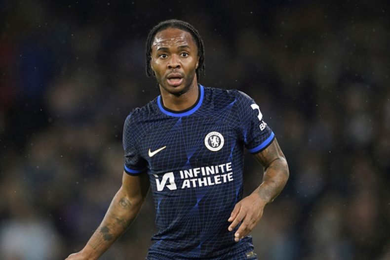 ARCHIVO - El delantero de Chelsea Raheem Sterling durante el partido contra Manchester City en la Liga Premier, el 17 de febrero de 2024. (AP Foto/Dave Thompson)