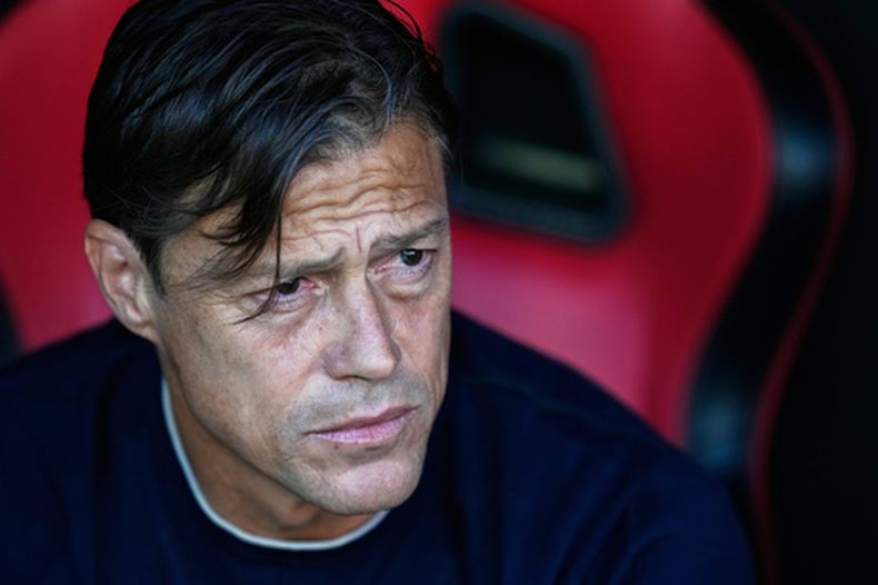 ARCHIVO - El técnico de Sevilla Matías Almeyda, previo al partido contra Barcelona en la Liga española, el domingo 5 de octubre de 2025, en Sevilla. (AP Foto/José Bretón)