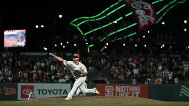 Alex Cobb, lanzador de los Gigantes de San Francisco, labora en el duelo ante los Rojos de Cincinnati, el martes 29 de agosto de 2023 (AP Foto/Godofredo A. Vásquez)