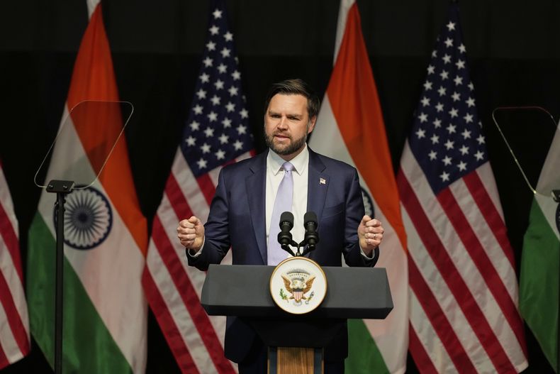 El vicepresidente de Estados Unidos, JD Vance, habla en el Centro Internacional Rajasthan en Jaipur, India, el martes 22 de abril de 2025. (AP Foto/Manish Swarup)