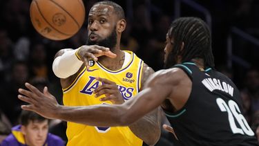 LeBron suma 31 en victoria de los Lakers sobre Trail Blazers