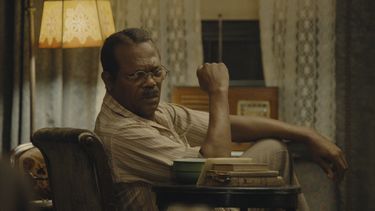 En esta imagen proporcionada por Netflix, Samuel L. Jackson en una escena de “The Piano Lesson”. (David Lee/Netflix vía AP)