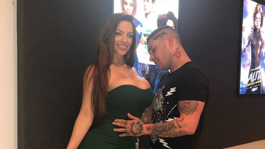 la cubana dayami padron se tatua el nombre de osmani garcia en la pelvis