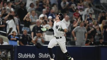 Harrison Bader, de los Yanquis de Nueva York, celebra mientras recorre las bases después de batear un cuadrangular de tres carreras durante la octava entrada del juego de béisbol en contra de los Orioles de Baltimore, el lunes 3 de julio de 2023, en Nueva York. (AP Foto/Frank Franklin II)