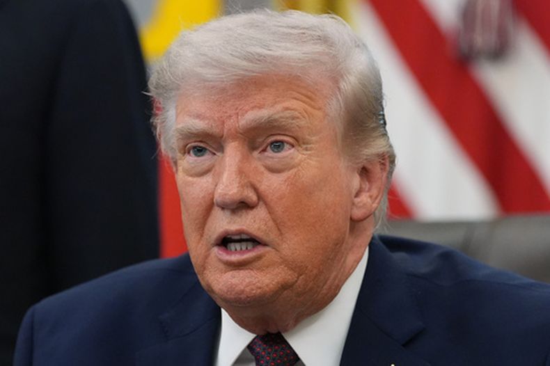El presidente de EEUU, Donald Trump, responde a las preguntas de los periodistas en la Casa Blanca, en Washington, el martes 31 de marzo de 2026. (AP Foto/Alex Brandon)