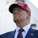 El presidente electo, Donald Trump, llega antes del lanzamiento del sexto vuelo de prueba del cohete Starship de SpaceX, el martes 19 de noviembre de 2024 en Boca Chica, Texas. (Brandon Bell/Pool vía AP)