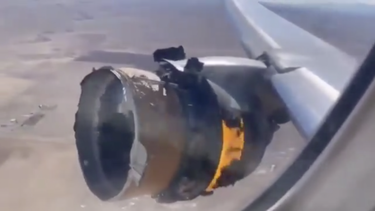 boeing recomienda suspender los vuelos de sus aviones 777 equipados con el mismo motor que se incendio en una aeronave en denver