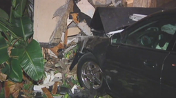 carro choca contra casa en el nw de miami