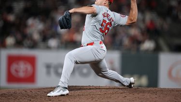 Ryan Helsley, lanzador de los Cardenales de San Luis, cumple con su relevo en la novena entrada del juego ante los Gigantes de San Francisco, el viernes 27 de septiembre de 2024 (AP Foto/Tony Avelar)