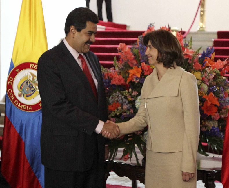 La canciller de Colombia, María Ángela Holguín, hablará el próximo lunes en Caracas con su homólogo de Venezuela, Rafael Ramírez, sobre el asesinato del diputado chavista Robert Serra, planeado, según el mandatario venezolano, Nicolás Maduro, por un param