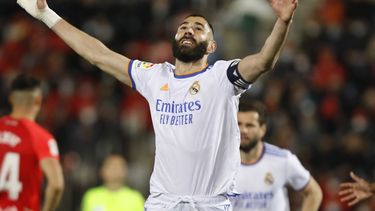 Benzema sigue encendido y el Madrid se aleja en la cima