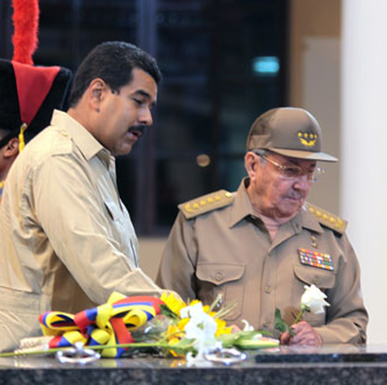 Al John F. Kennedy lo asesinó la CIA y grupos ligados a la mafias anticastrista y siciliana por ser ?débil? con Cuba, sostuvo este viernes el presidente venezolano Nicolás Maduro al cumplirse 50 años del asesinato del exmandatario estadounidense.