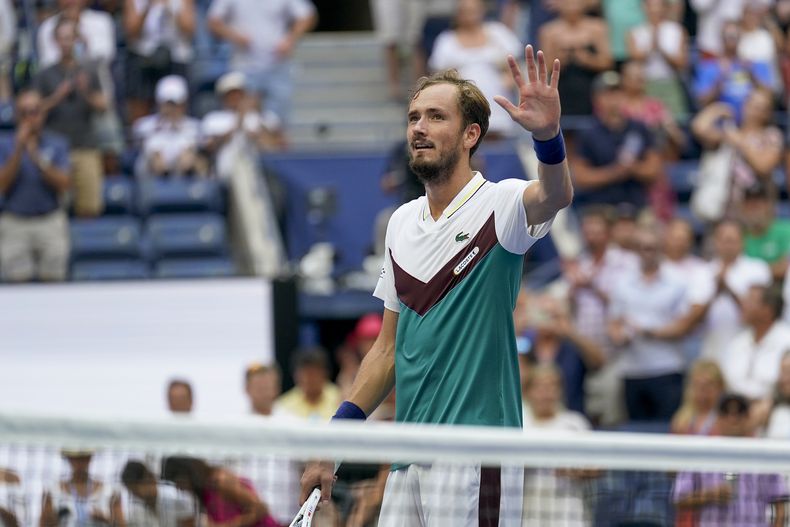 Daniil Medvedev celebra su victoria ante Andrey Rublev durante los cuartos de final del US Open, el miércoles 6 de septiembre de 2023, en Nueva York. (AP Foto/Seth Wenig)