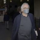 El actor Robert De Niro sale de una corte federal tras asistir a los argumentos finales de una demanda civil presentada por su exasistente pernsal el miércoiles 8 de noviembre de 2023. (Foto AP/Ted Shaffrey)
