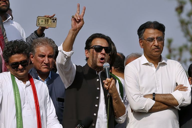 Pakistán: expremier Khan cancela protesta y exige elecciones