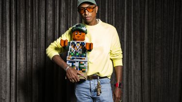 Pharrell Williams posa para promover la película “Piece by Piece” durante el Festival Internacional de Cine de Toronto, el lunes 9 de septiembre de 2024, en Toronto. (Foto Arthur Mola/Invision/AP)