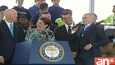 pitbull anuncia la ampliacion de una escuela en miami