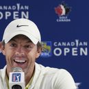 Rory McIlroy habla con la prensa sobre el acuerdo de la PGA para fusionarse con un Fondo de Inversión Pública de Arabia Saudí durante el Abierto de Canadá el miércoles 7 de junio del 2023. (Nathan Denette/The Canadian Press via AP)