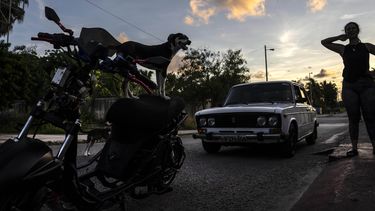 detenido un cubano tras el robo de unas diez motos electricas en sancti spiritus