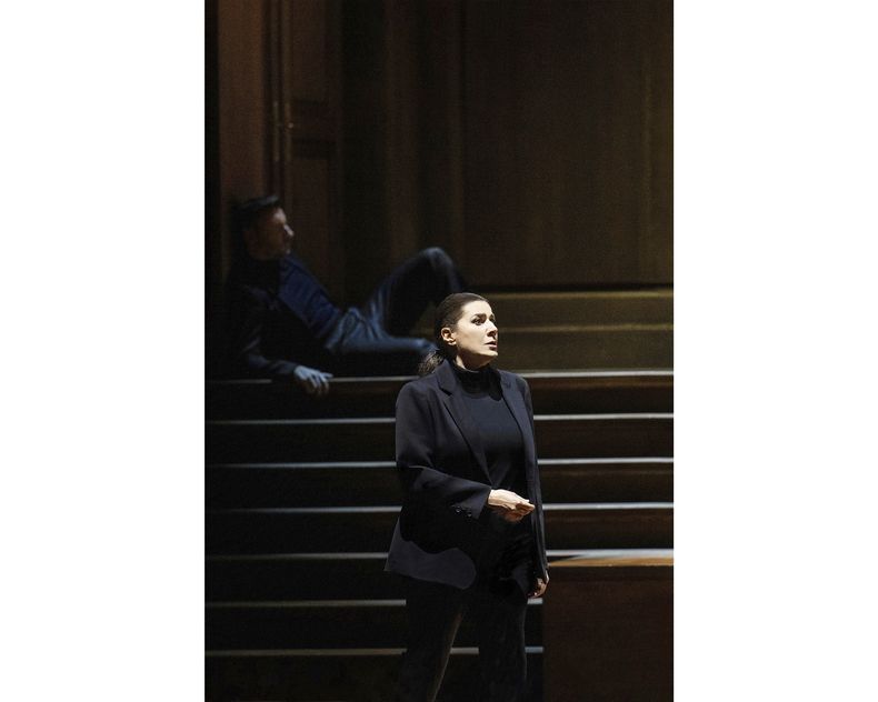 La mezzosoprano Cecilia Bartoli como Orfeo en un ensayo de la producción de Christof Loy de Orfeo ed Eurydice de Gluck en el Festival de Salzburgo en una imagen proporcionada por el festival. (Monika Rittershaus/Festival de Salzburgo vía AP)