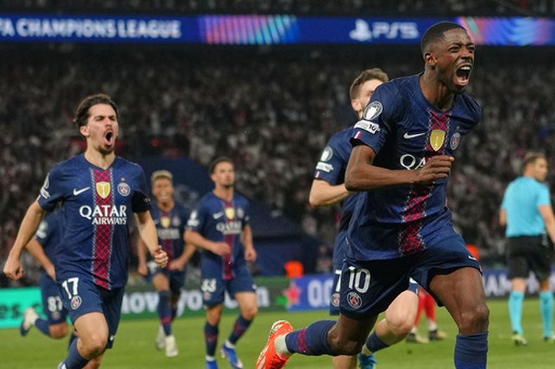 Ousmane Dembélé celebra luego de anotar el tercer gol del Paris Saint-Germain en la victoria 5-4 ante Bayern Múnich en la ida de las semifinales de la Liga de Campeones, el martes 28 de abril de 2026, en París. (AP Foto/Aurelien Morissard)