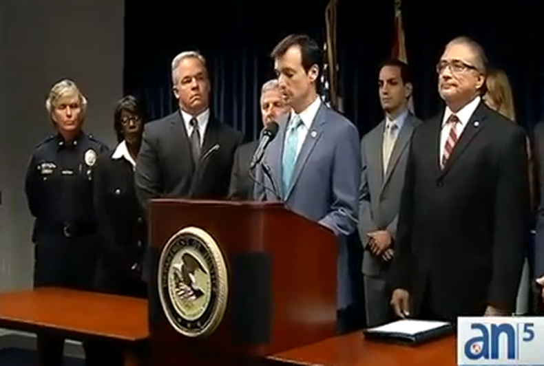 Las autoridades federales detuvieron a 24 individuos, acusados de uno de los robos de identidad más grandes en la historia de Miami Dade.