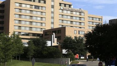 americateve | Segundo caso de ébola: Una enfermera del Hospital Presbiteriano de Texas, en EE.UU., ha dado positivo en una prueba de ébola, informaron este domingo fuentes oficiales.